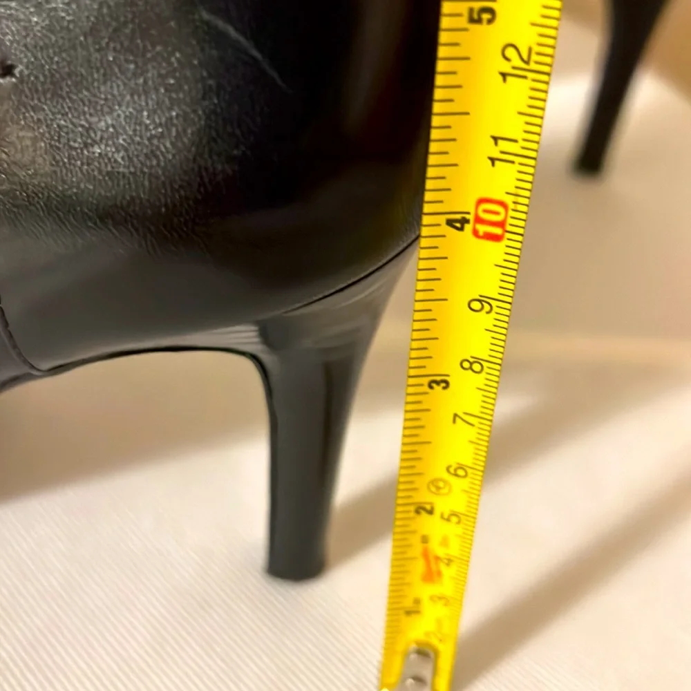 COACH. Black high heels bootie. Size 8.